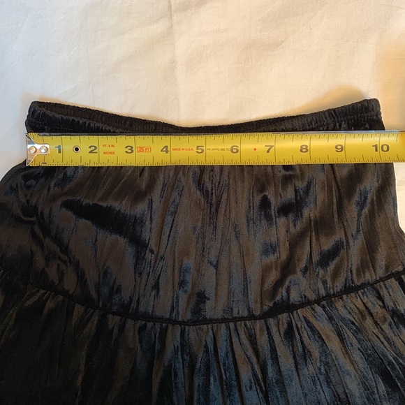 Xhiliration faux velvet skirt - Picture 5 of 5